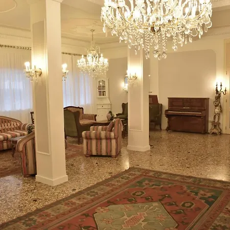 Edelweiss 3* リド・ディ・イエゾロ